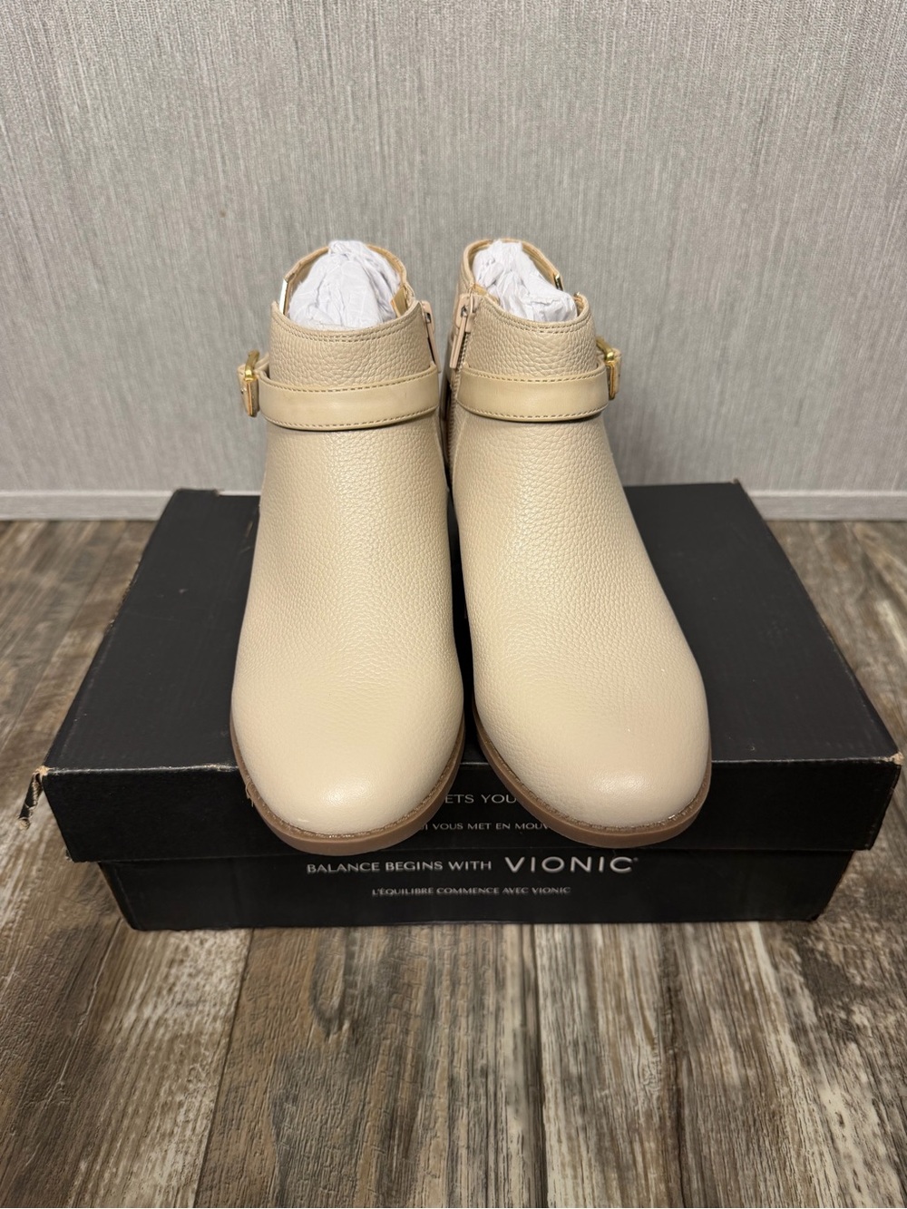 Vionic Cream Leather Ankle Bootie with Buckle Size 7 - Picture 7 of 16
